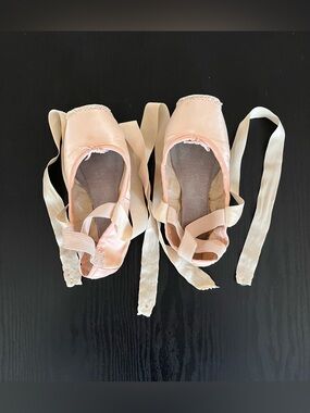 Suffolk Pink Satin Ballet Pointe Shoes with Ribbons and Darning 4 1/2 XXN